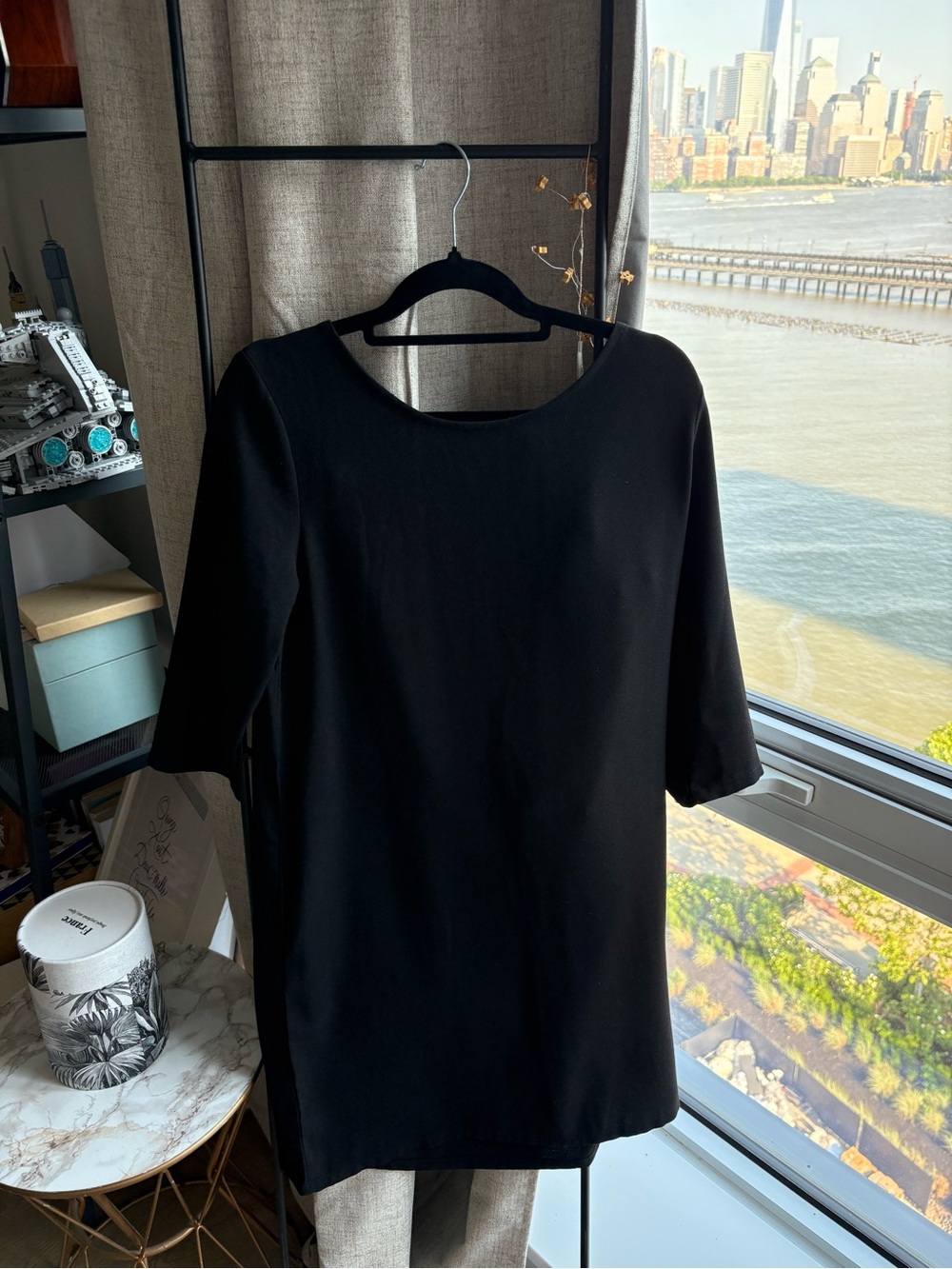 Elegant Black Mini Shift Dress with Scoop Neck